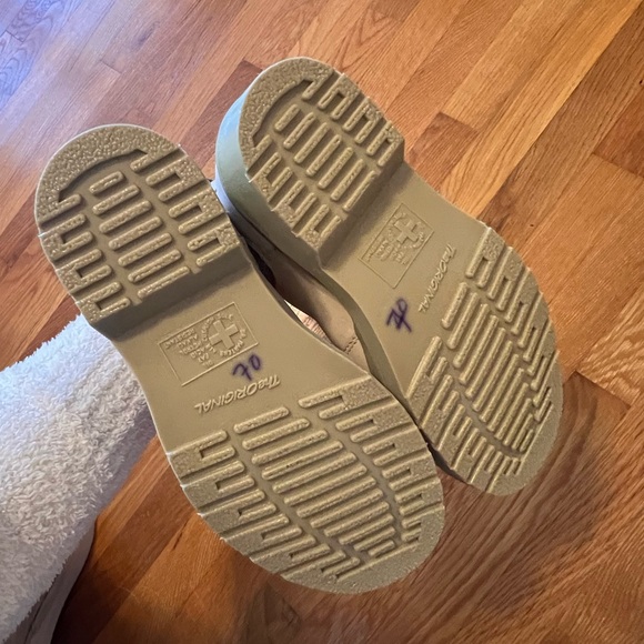 Dr Marten Chelsea boot - Picture 8 of 9